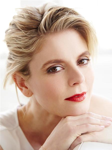 Actress Emilia Fox shows support for Lewis-Manning Hospice Care’s ‘Time to Remember’ campaign and urges others to get involved.